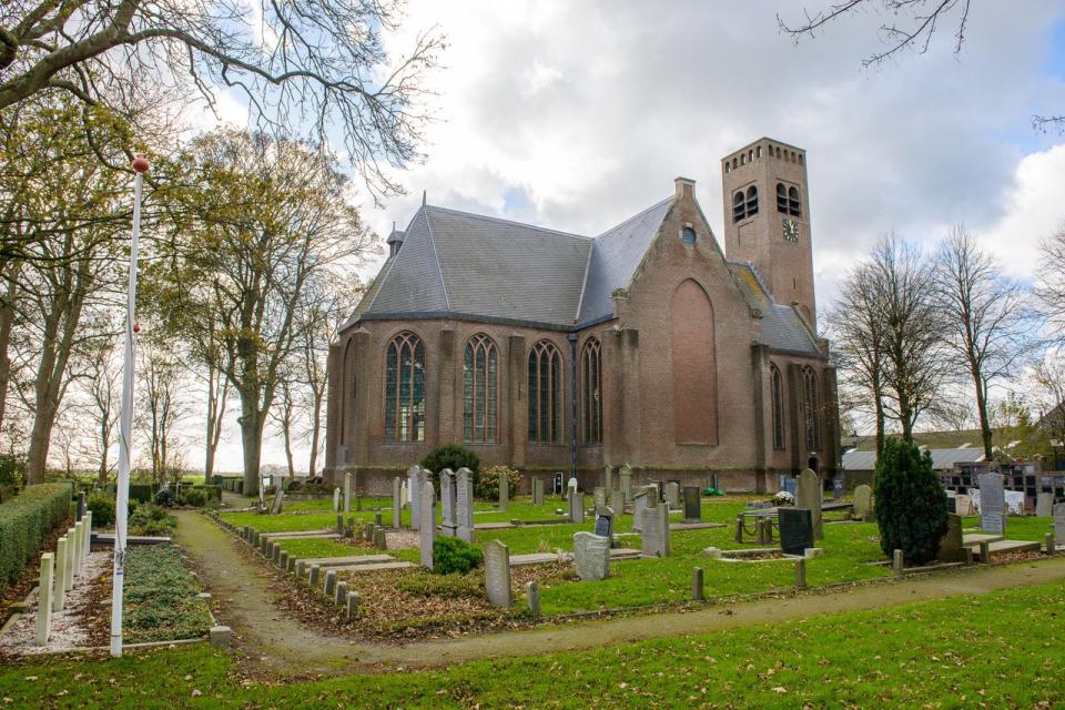 Kerk in stompetoren met een stompe toren